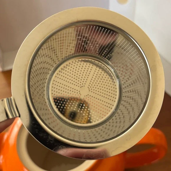 Le Creuset stoneware orange-red flame teapot with stainless steel strainer - Picture 9 of 16